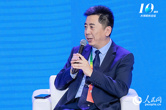 西安交通大學(xué)黨委常委、副校長洪軍出席圓桌論壇并發(fā)言。